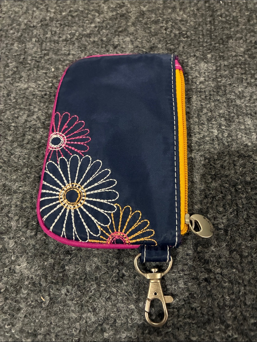 🔥 3/$15 Travelon Navy Floral Zip Wristlet with Yellow Zipper
